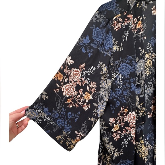 ✨ Tahari floral duster size L/XL - Picture 4 of 10